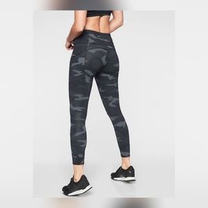 Camo Contender 7/8 Tight in Powerlift Black